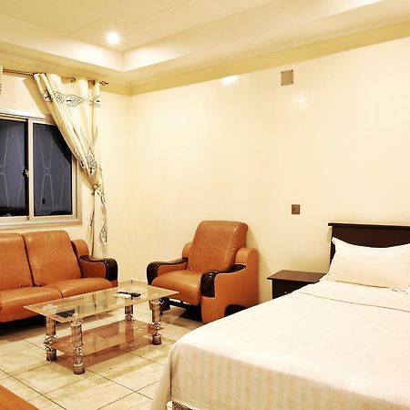 Shanghai Hotel NʼDjamena Dış mekan fotoğraf
