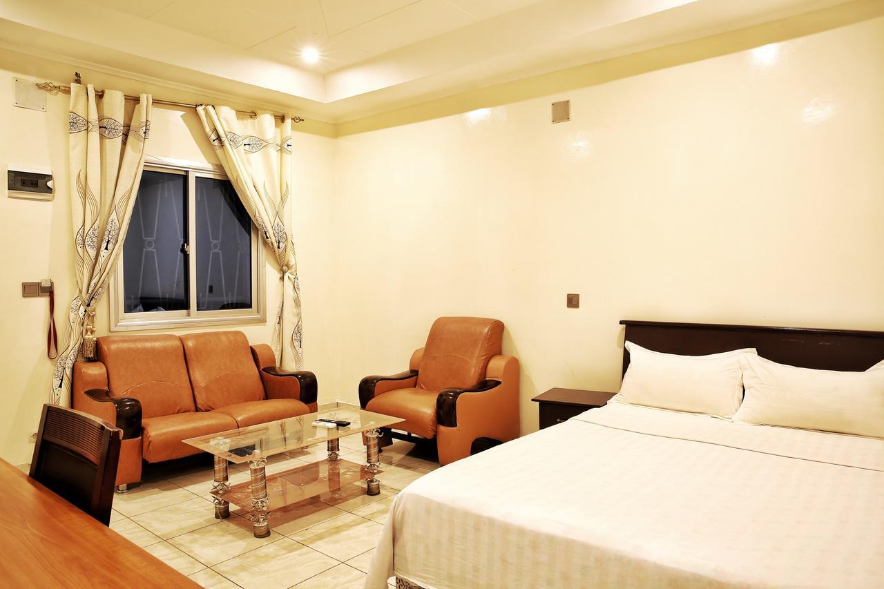 Shanghai Hotel NʼDjamena Dış mekan fotoğraf